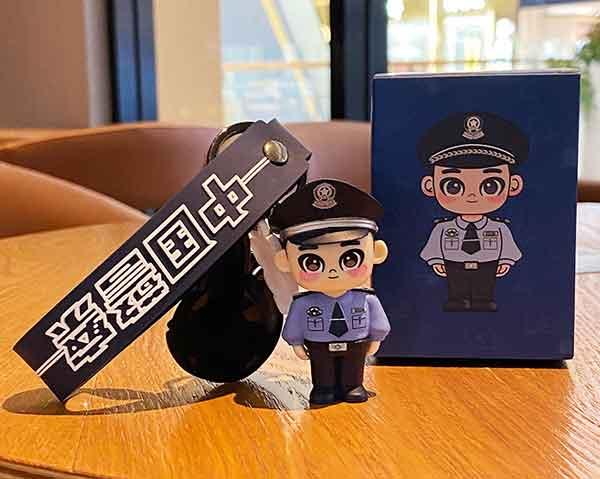 蜀黍家警察公仔玩偶鑰匙扣，交警手辦模型小飾品掛件創(chuàng)意汽車鑰匙鏈